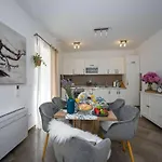 Vila Anita - Five Bedroom With Swimming Pool Gruda