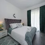 Anita - Five Bedroom With Swimming Pool Gruda