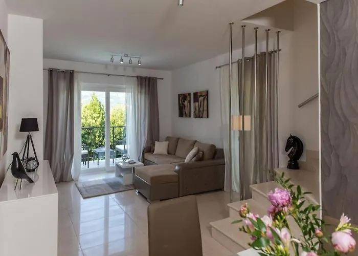 Anita - Five Bedroom With Swimming Pool Villa