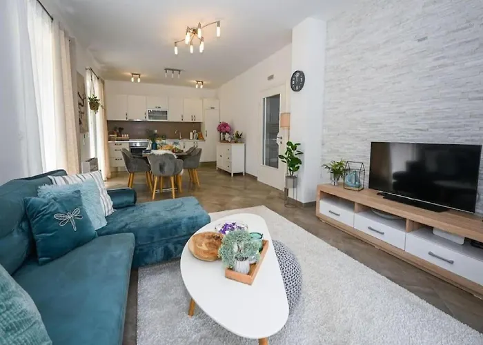 Anita - Five Bedroom With Swimming Pool Villa *