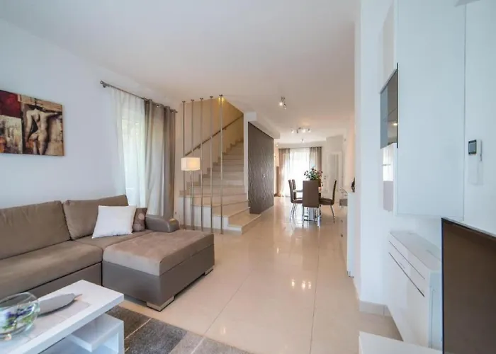 Villa Anita - Five Bedroom With Swimming Pool