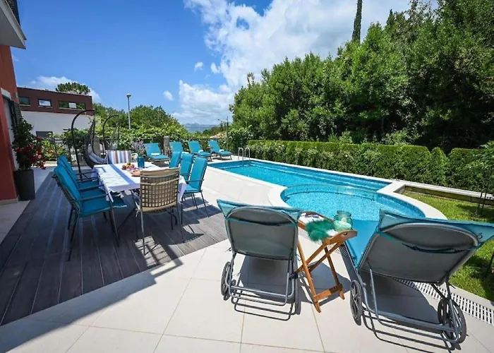 Anita - Five Bedroom With Swimming Pool Villa