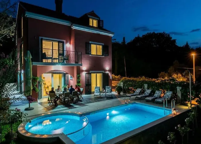 Anita - Five Bedroom With Swimming Pool