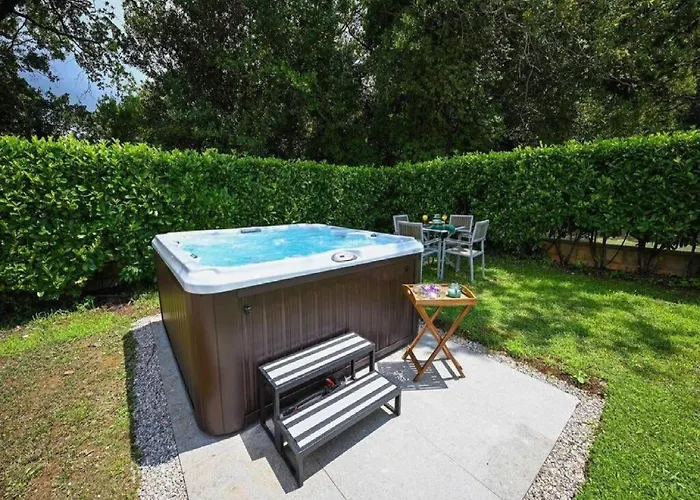 Anita - Five Bedroom With Swimming Pool *