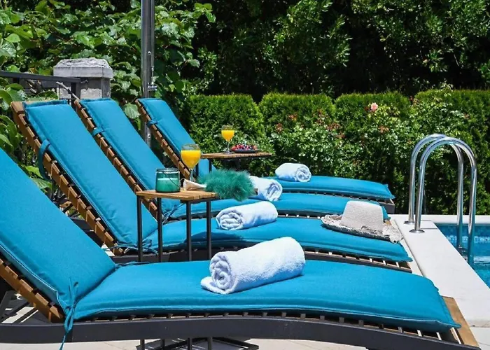 Villa Anita - Five Bedroom With Swimming Pool *