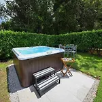Anita - Five Bedroom With Swimming Pool *