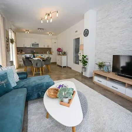 Anita - Five Bedroom With Swimming Pool Villa *