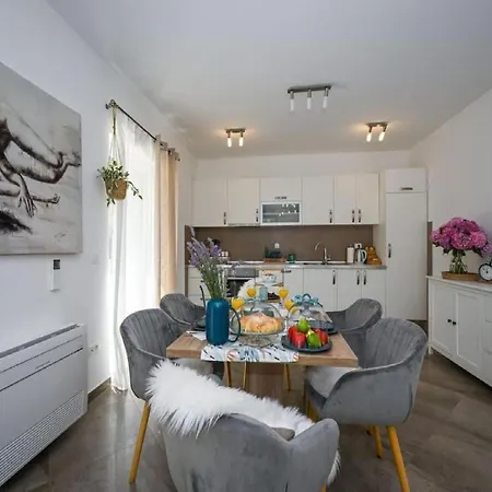 Villa Anita - Five Bedroom With Swimming Pool Gruda