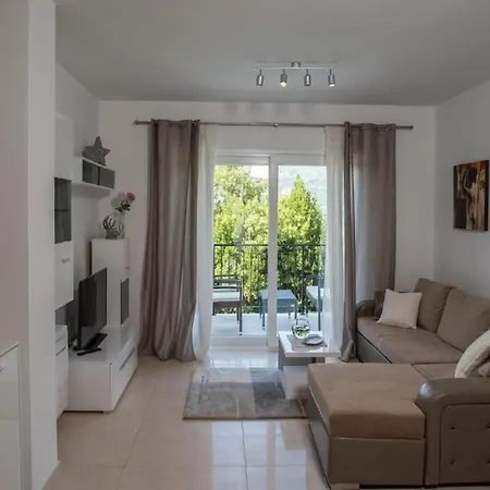 Anita - Five Bedroom With Swimming Pool Villa *