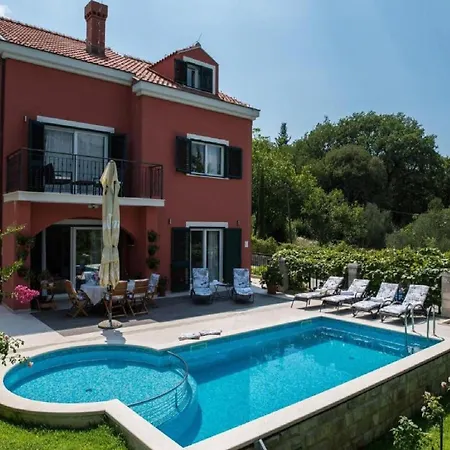 Anita - Five Bedroom With Swimming Pool * Gruda