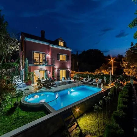 Anita - Five Bedroom With Swimming Pool فيلة *