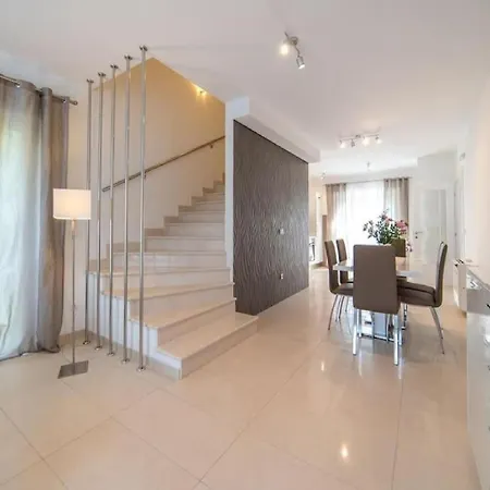 Vila Anita - Five Bedroom With Swimming Pool Gruda