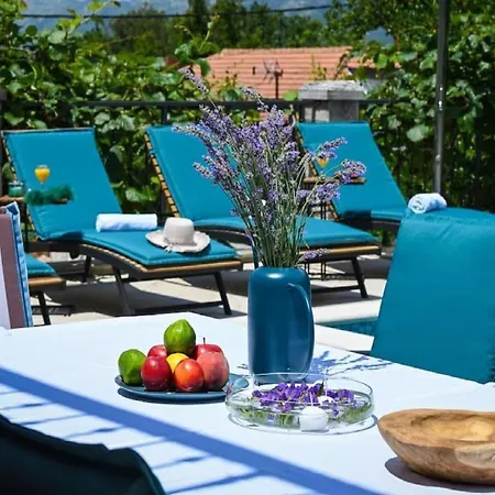 Anita - Five Bedroom With Swimming Pool *